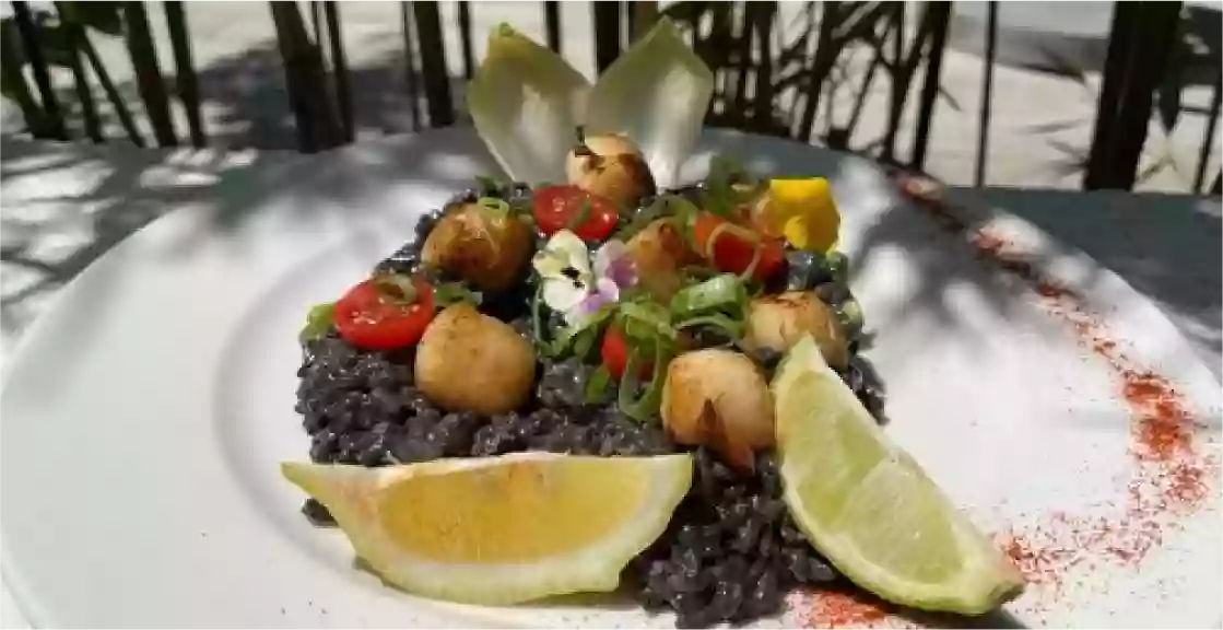 Côté Jardin - Restaurant Bouc-Bel-Air - Restaurant Bouc-Bel-Air avec terrasse